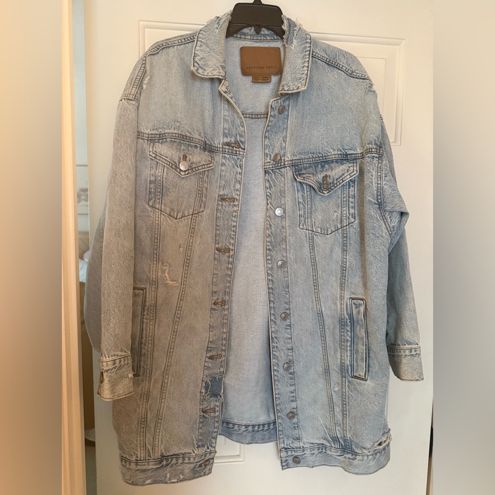 American Eagle Distressed Oversized Boyfriend Denim Jacket - Picture 5 of 7